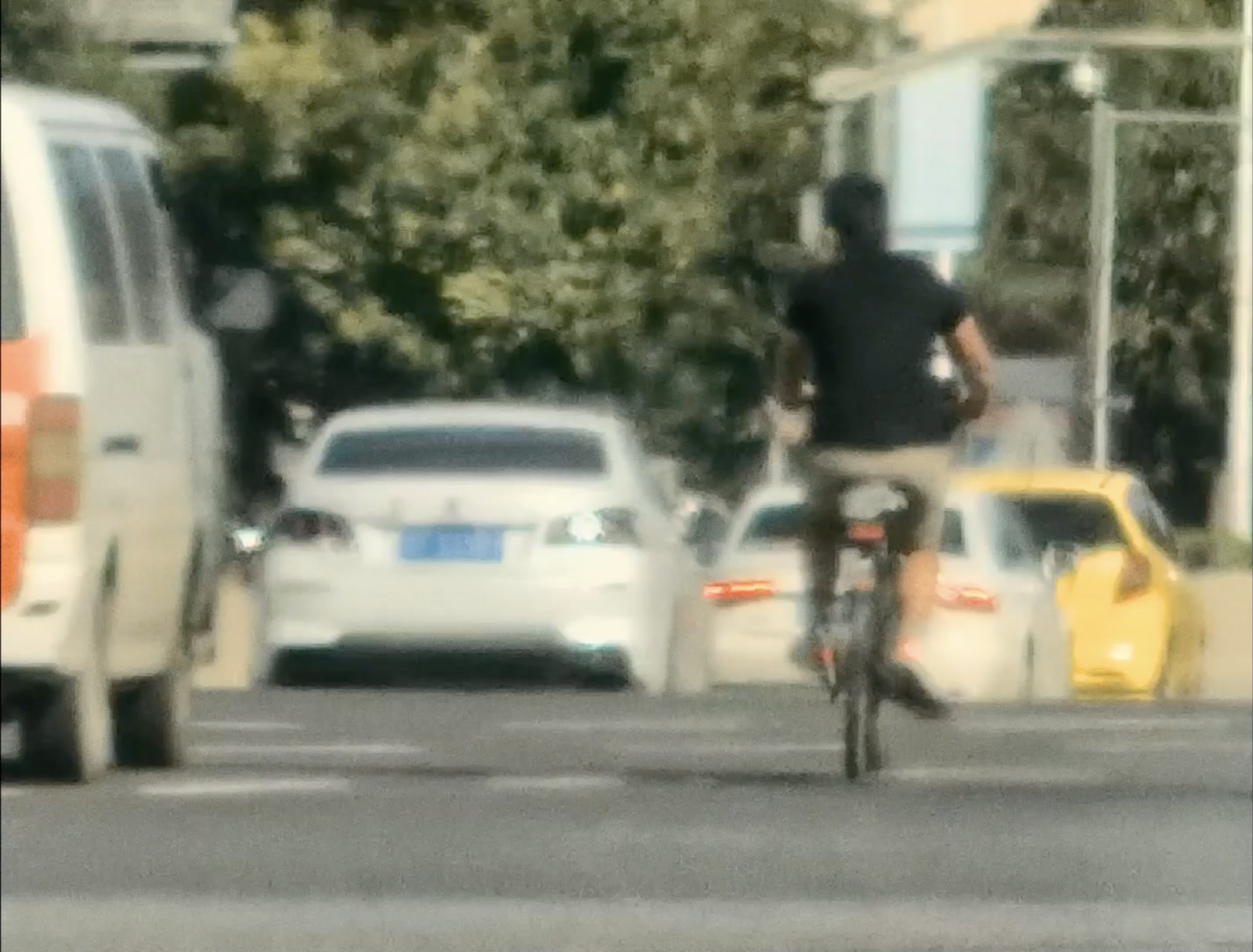 Original smartphone frame of a cyclist in city traffic